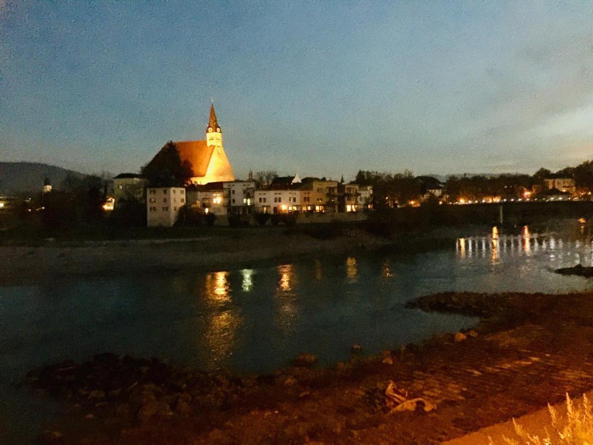 Ferienwohnung An Der Romantischen Salzachschleife Naehe Salzburg Laufen Exteriör bild