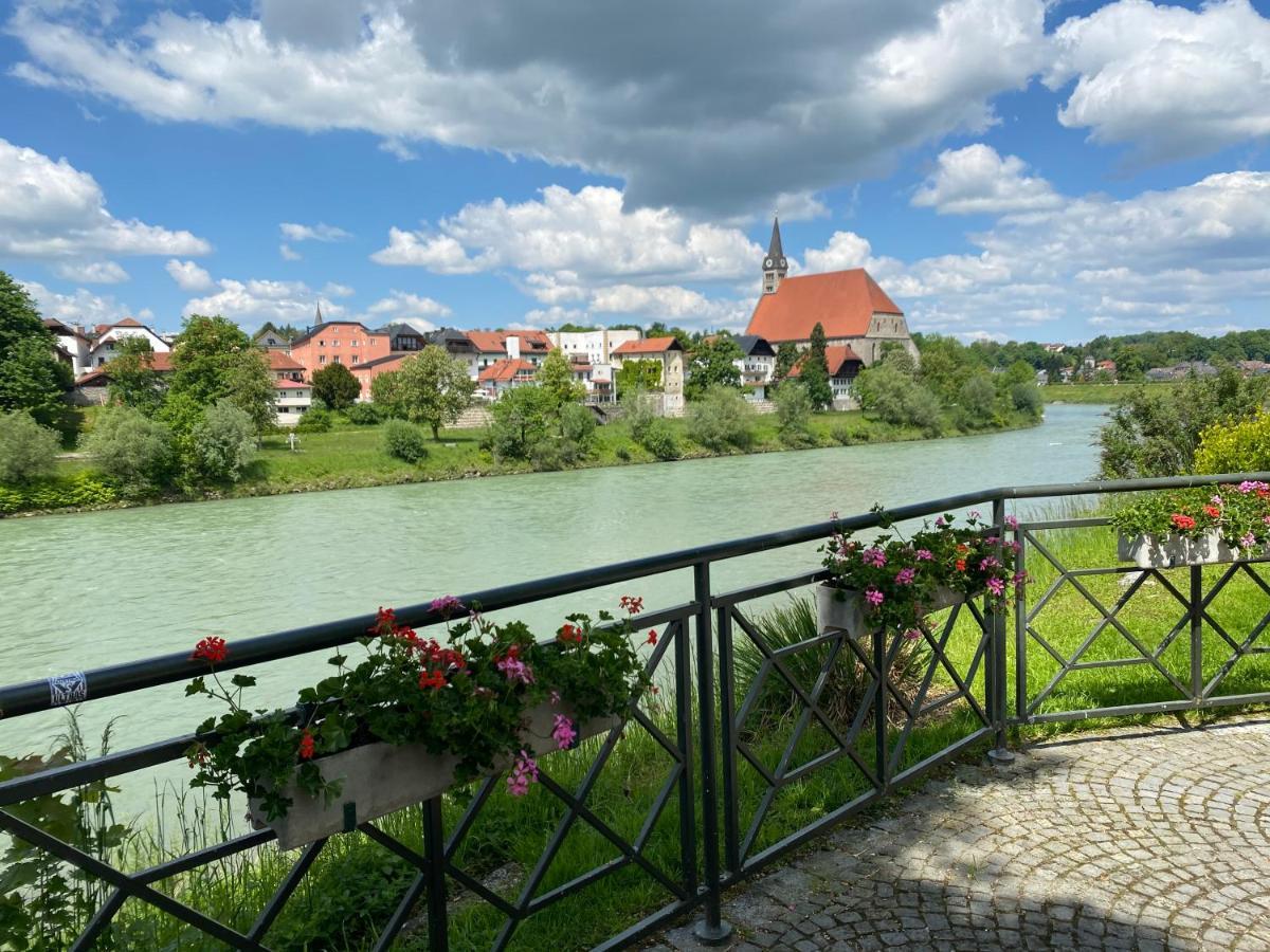 Ferienwohnung An Der Romantischen Salzachschleife Naehe Salzburg Laufen Exteriör bild